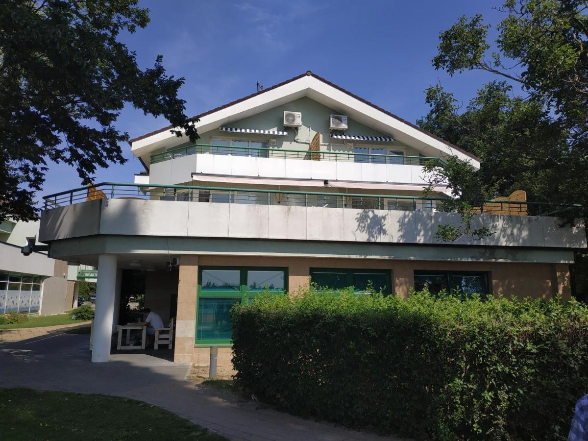 Apartmany Puerto Senec Bagian luar foto
